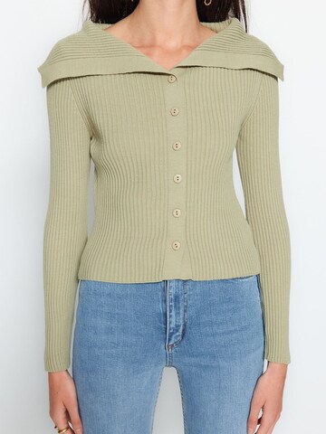 Trendyol Strickjacke in Grün
