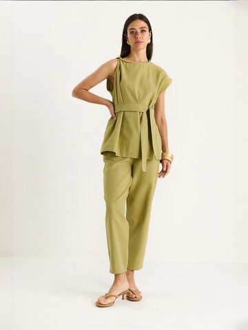 Completo pantalone di Bianco Lucci in verde