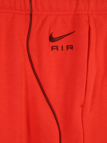 Nike Sportswear - Tapered Pantalón en rojo