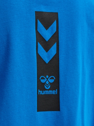 T-Shirt 'FLYING TRES' Hummel en bleu