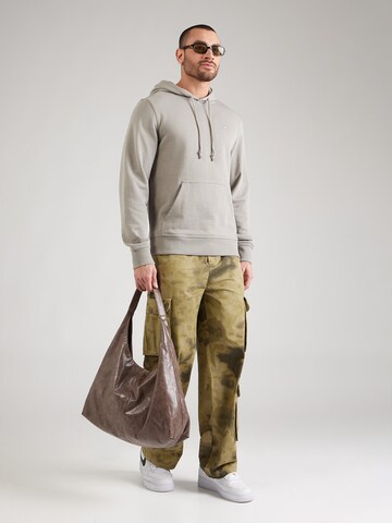 Champion Authentic Athletic Apparel Sweatshirt i grå