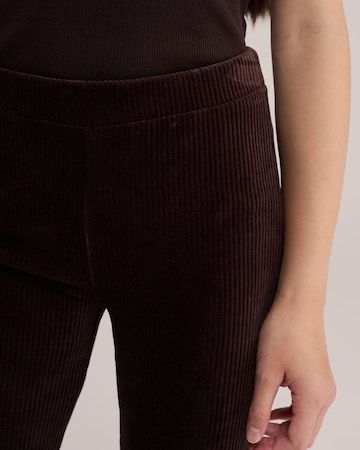 WE Fashion Flared Trousers in Brown