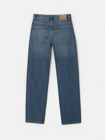 Pull&Bear Ohlapna forma Kavbojke | modra barva