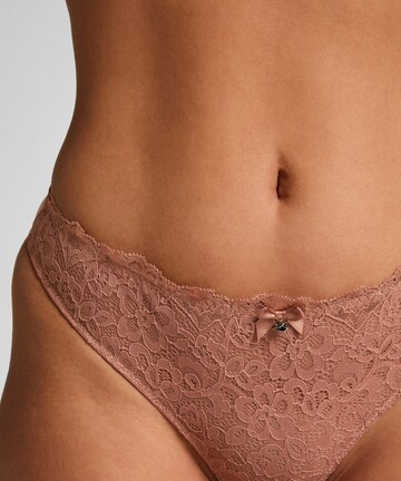 Hunkemöller String in Bruin