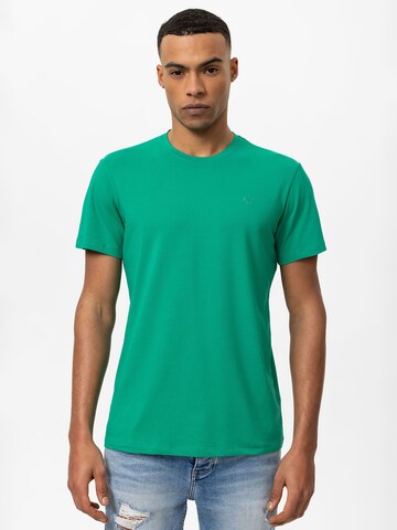 Daniel Hills - Camisa em verde: frente