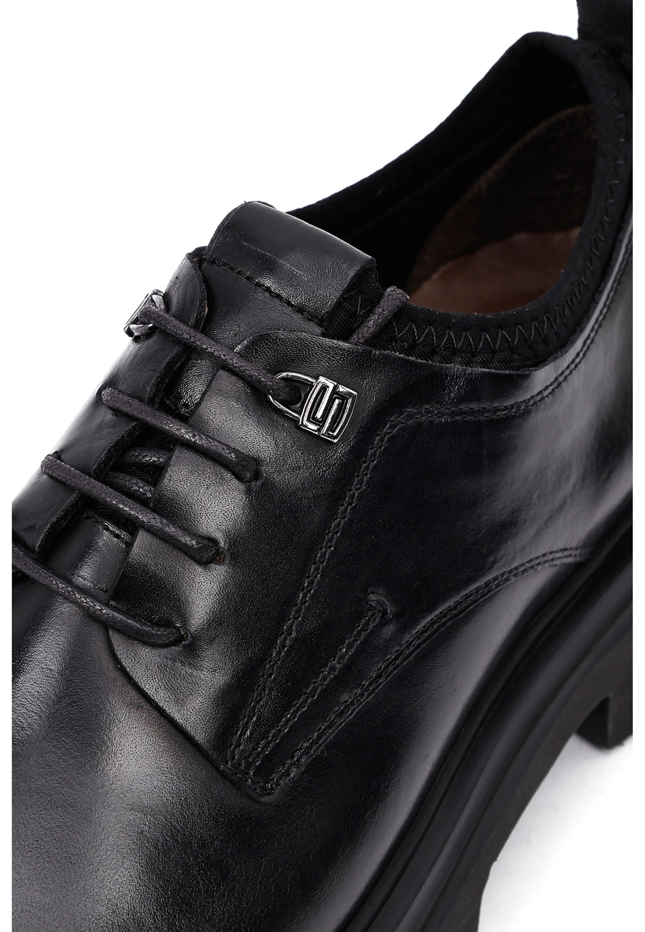 Chaussure à lacets Derimod en noir