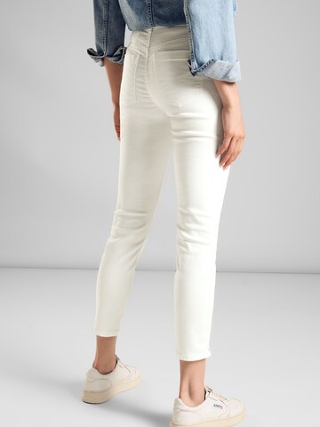 STREET ONE Slimfit Jeans i vit