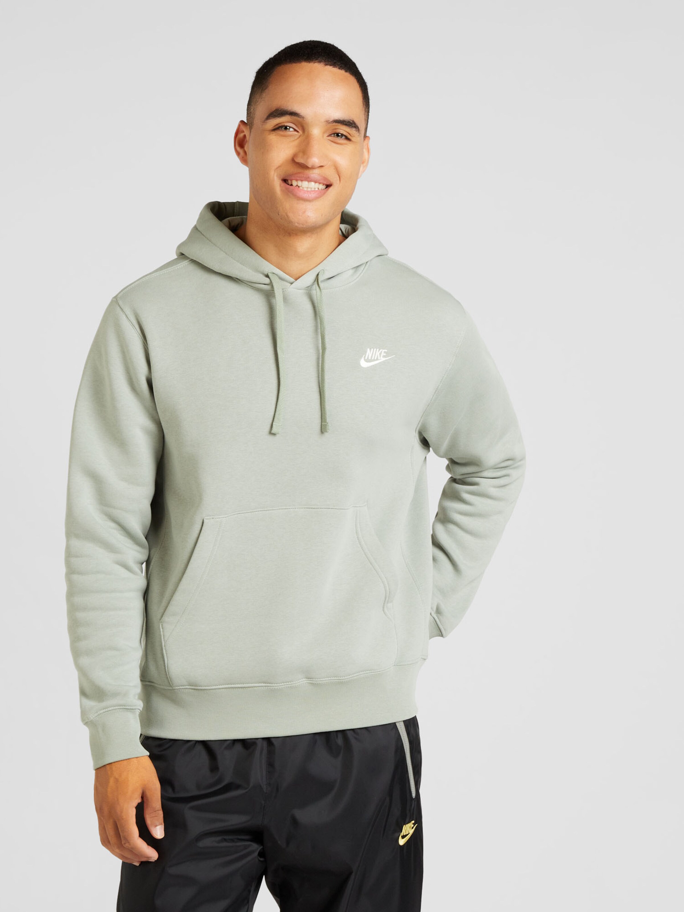 Sweat shirt Club Fleece Nike Sportswear en Menthe ABOUT YOU