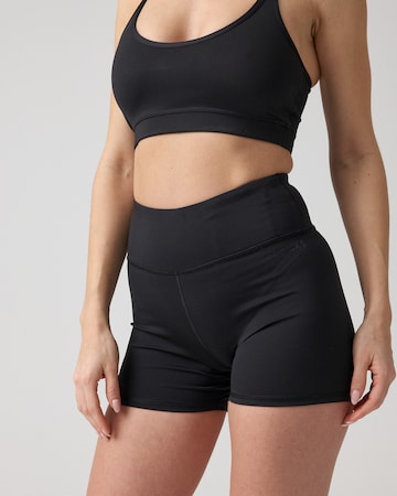 SNOCKS Skinny Sportshorts in Schwarz