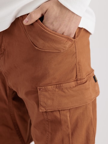 Coupe slim Pantalon cargo 'Combat' ALPHA INDUSTRIES en marron