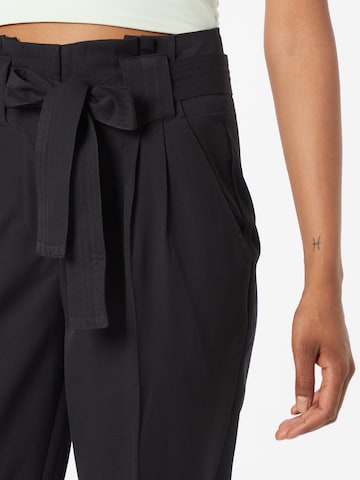 Y.A.S Regular Pleat-Front Pants in Black