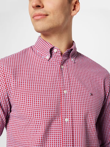 TOMMY HILFIGER - Ajuste regular Camisa en rojo