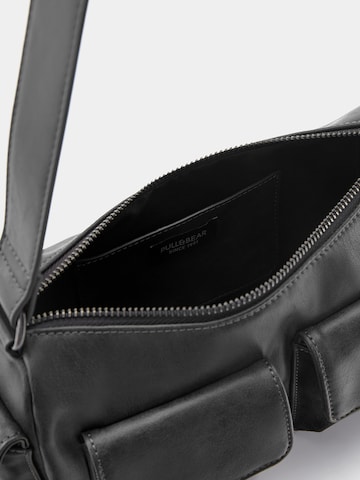 Pull&Bear Schultertasche in Grau