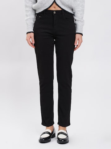 Slimfit Jeans de la Influencer pe negru: față