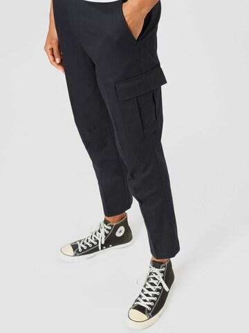 BURTON MENSWEAR LONDON Regular Cargo trousers in Black