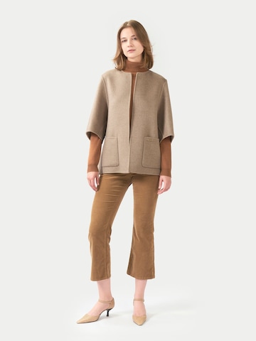 GOBI Cashmere Trui 'Patch Pocket Cashmere Poncho Jacket' in Beige