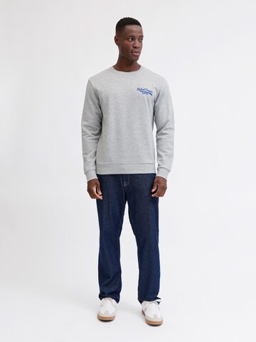 JJ Rebel Collegepaita 'JREBKIM' värissä harmaa