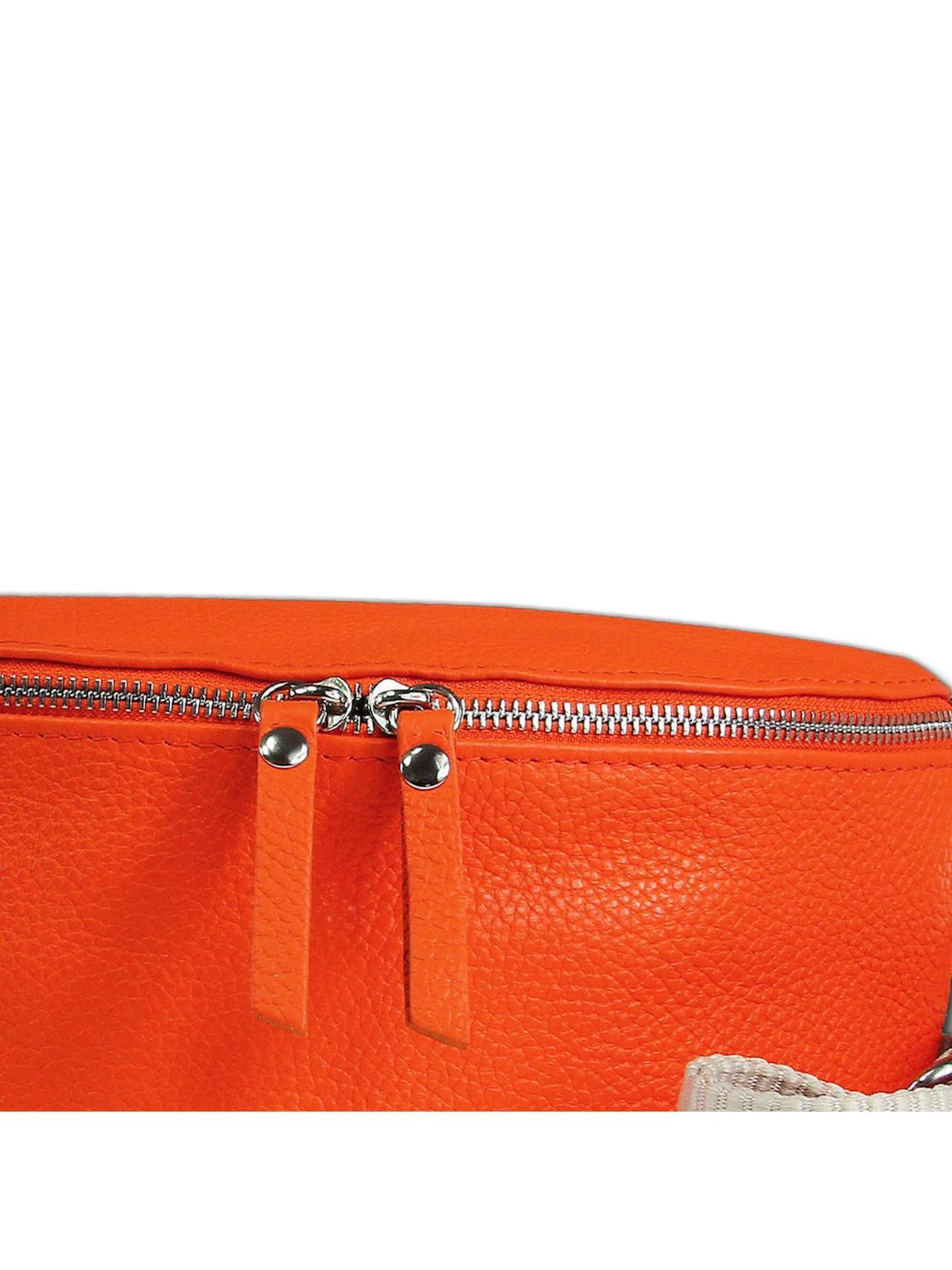 Florence Heuptas in Oranje