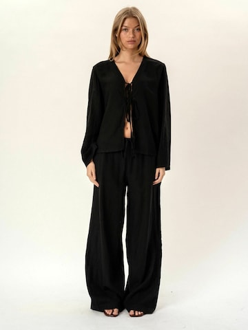 It's May - Top ' Bow ' en negro