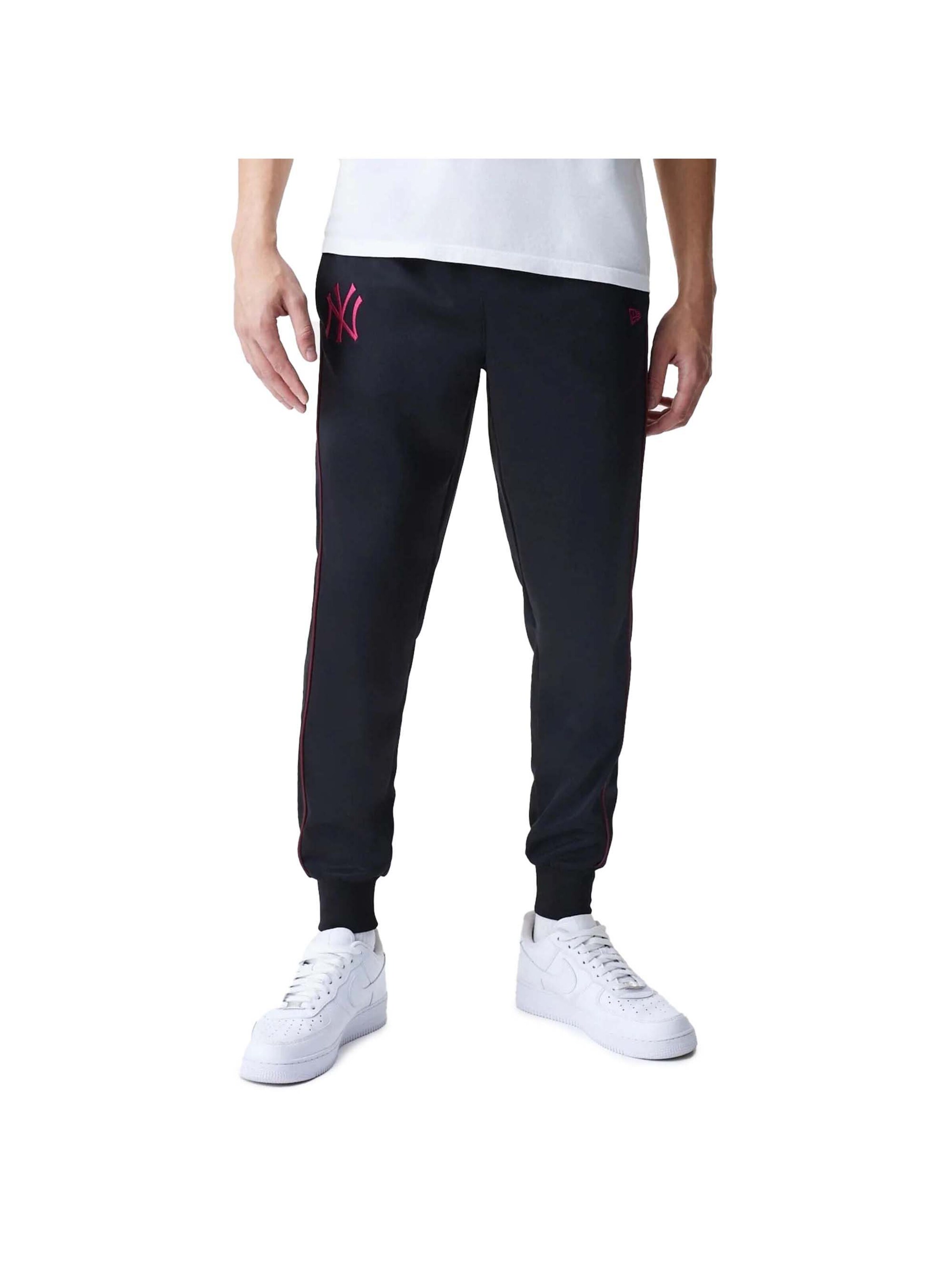 NEW ERA Tapered Broek in Zwart: voorkant