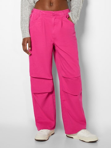 Bershka Wide leg Pleat-Front Pants in Pink: front