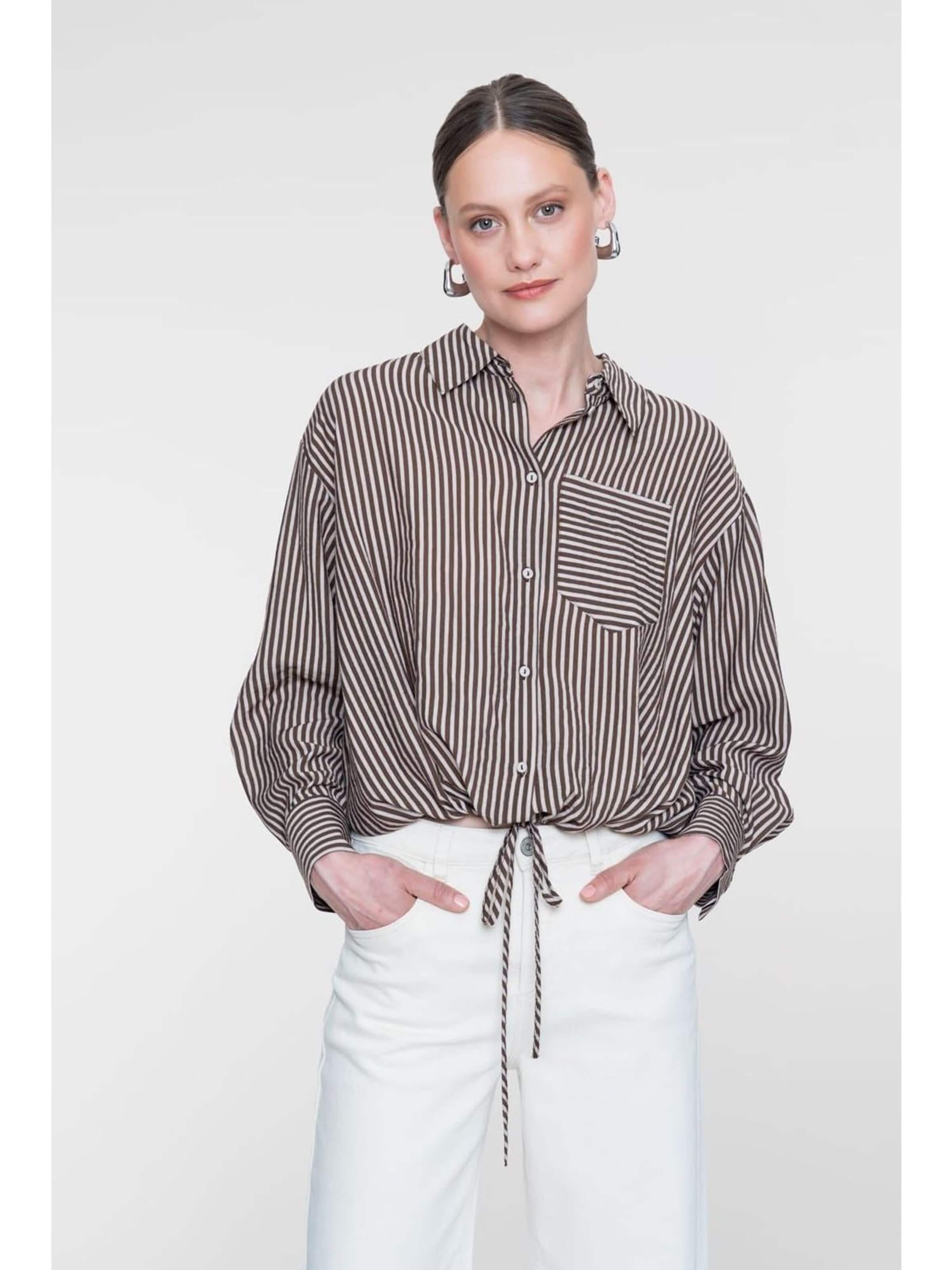 Geisha Blouse in Bruin: voorkant
