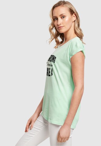 Merchcode Shirt 'WD - Strong Like A Woman' in Groen