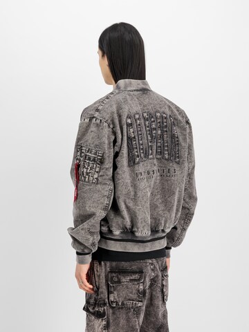 ALPHA INDUSTRIES Демисезонная куртка в Черный: спереди