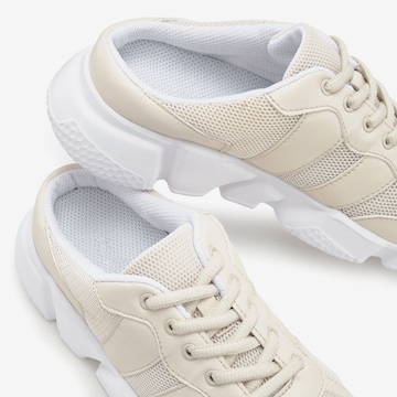 LASCANA Sneakers laag in Beige