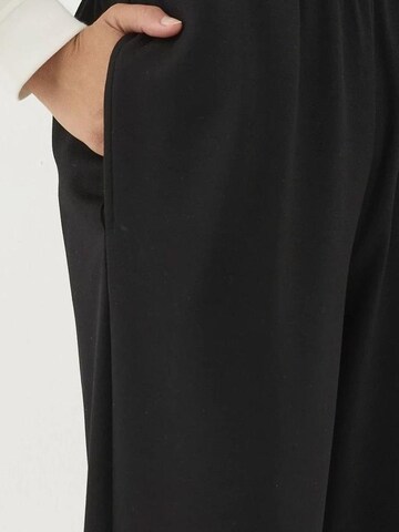 Hiccup Regular Hose in Schwarz