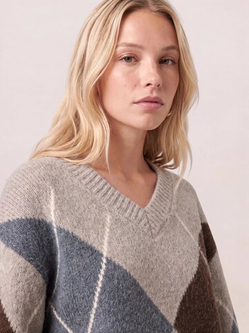 noar studios Sweater in Beige