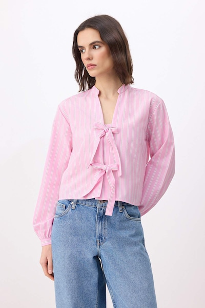 Trendyol Blusa en XS en antracita / rosa claro / blanco, Vista del producto