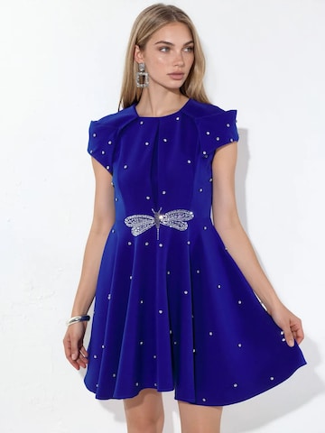 Robe de cocktail MSN Collection en bleu : devant