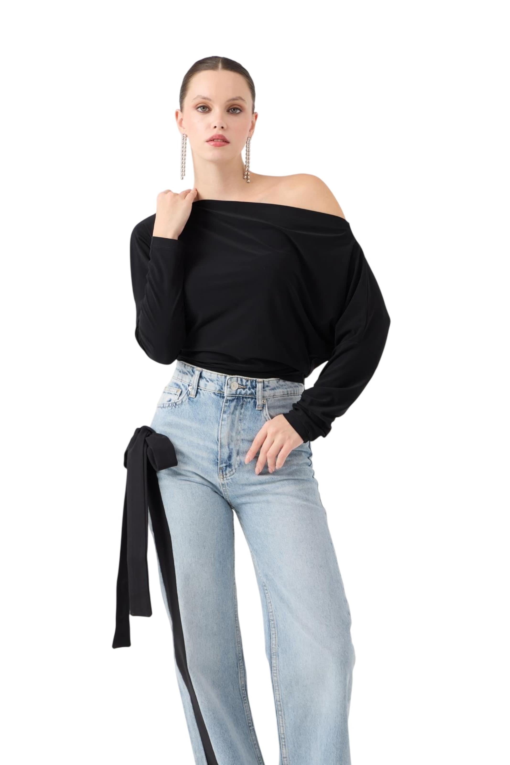 HOLLY LOLLY Bluse in Schwarz: Vorderseite