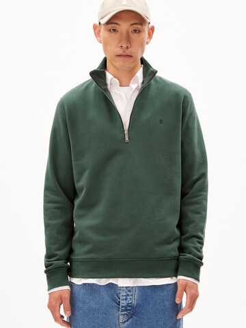 Sweat-shirt ' WAARLO COMFORT ' ARMEDANGELS en vert : devant