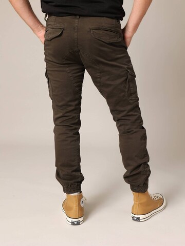 Effilé Pantalon cargo 'GARDEN' Deeluxe en marron