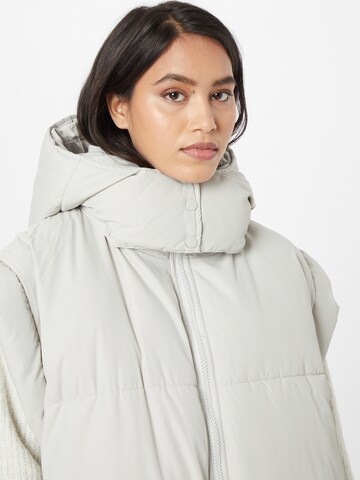 Gina Tricot Vest in Grey