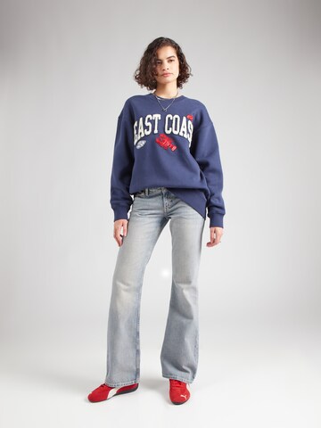 Abercrombie & FitchSweater majica 'DESTINATION' - plava boja