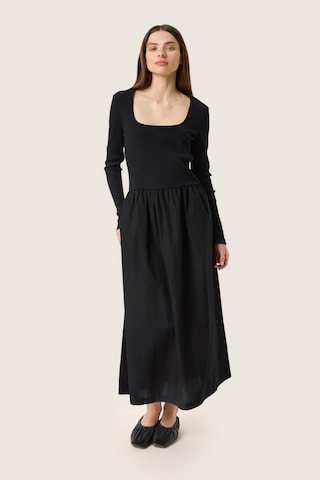 SOAKED IN LUXURY Jurk 'Simone Phoebe' in Zwart: voorkant