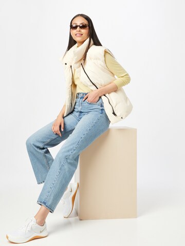 Gilet 'Zola' Gina Tricot en blanc