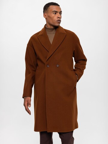 Manteau mi-saison Antioch en marron : devant