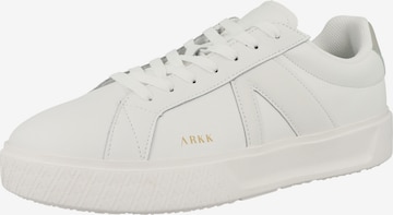 Sneaker bassa 'Essence' di ARKK Copenhagen in bianco: frontale