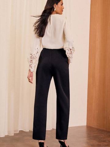 love & roses - regular Pantalón plisado en negro