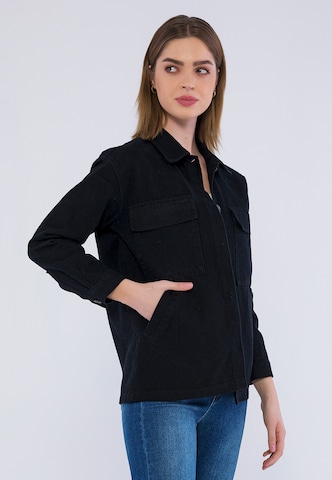 Basics and More Bluse ' Amirah ' in Schwarz