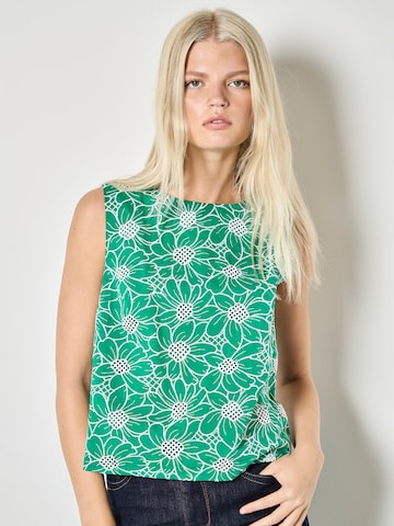 Apricot Blouse in Green: front