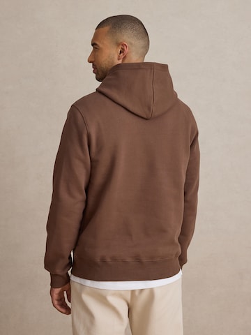 DAN FOX APPAREL Суичър 'Arvid' в кафяво