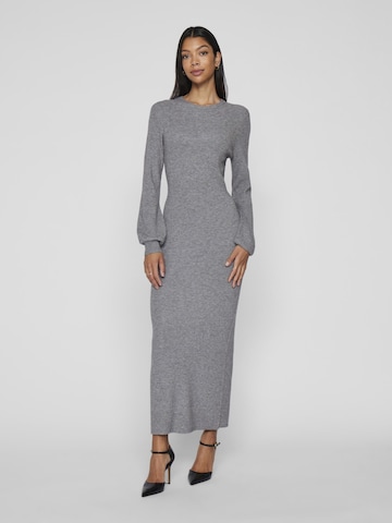 Robes en maille VILA en gris : devant