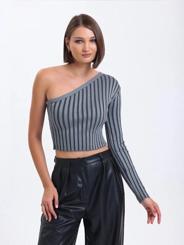 Pullover di Hiccup in grigio: frontale