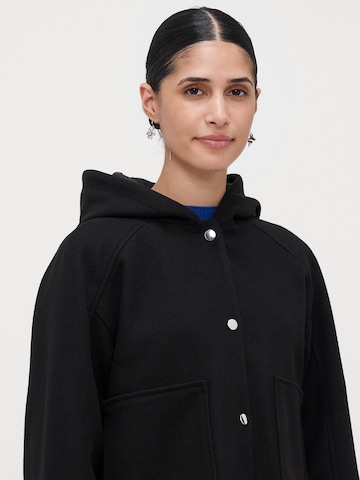 Vero Moda Petite Between-Season Jacket 'VMFORTUNEROME' in Black