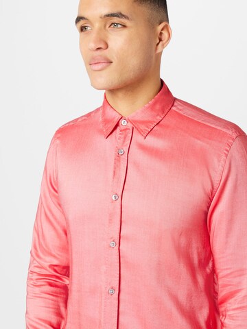 raudona BOSS Standartinis modelis Marškiniai 'Roger'